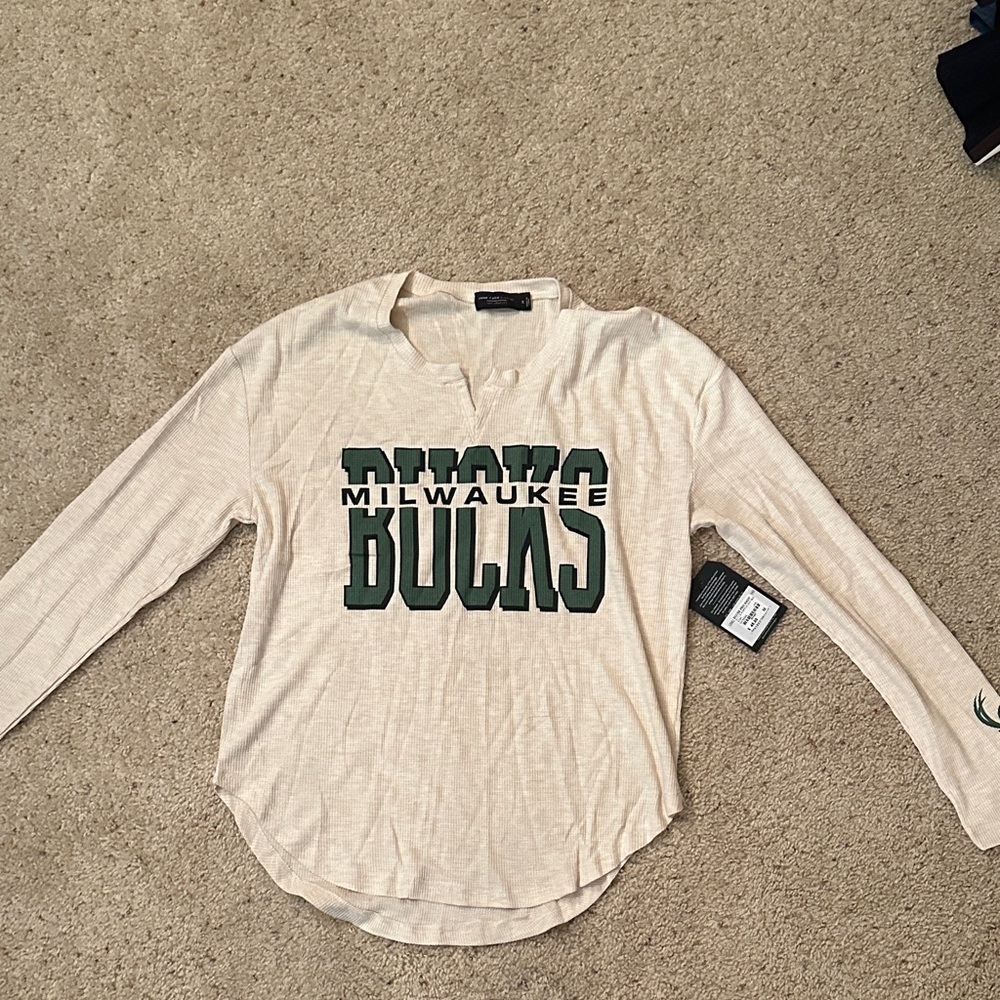 Milwaukee Bucks long sleeve Cream Waffle Knit Top new with tags medium